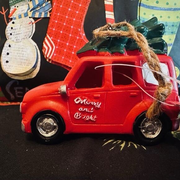 T J Maxx Merry & Bright 3 Red Ceramic Station Wagon w/Tree Ornament Light Up - Picture 12 of 13